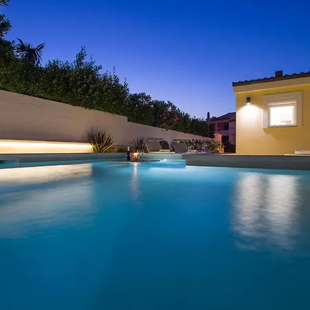 Charming Manuela With Wonderful Pool Near The Banjole