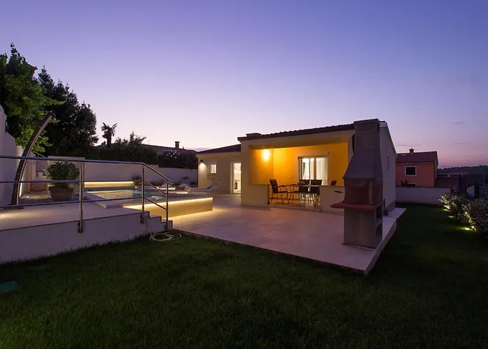 Charming Manuela With Wonderful Pool Near The