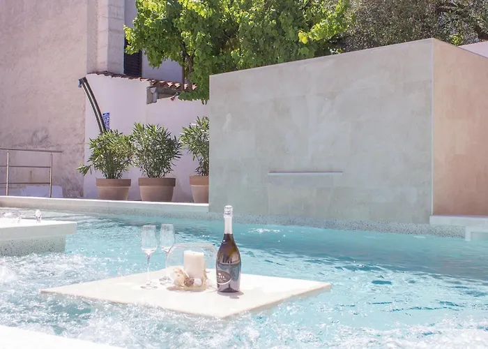 Charming Manuela With Wonderful Pool Near The Villa Banjole