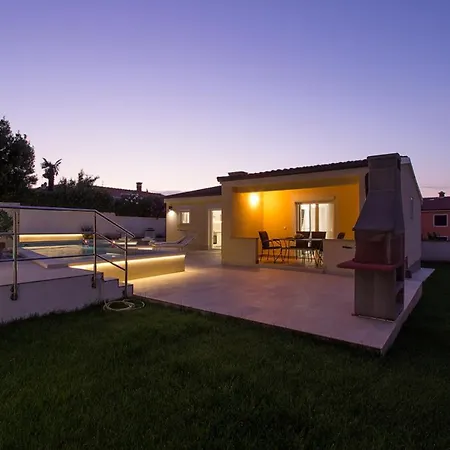 Charming Manuela With Wonderful Pool Near The