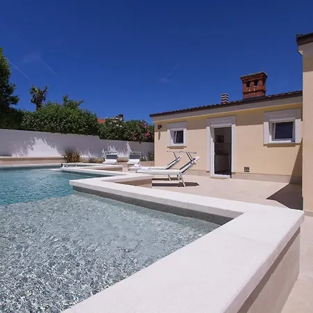 Charming Manuela With Wonderful Pool Near The Villa Banjole