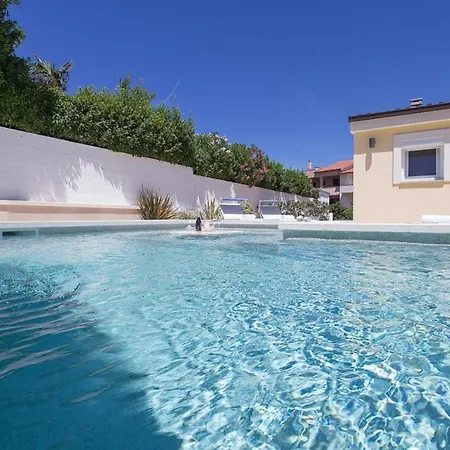 Charming Manuela With Wonderful Pool Near The
