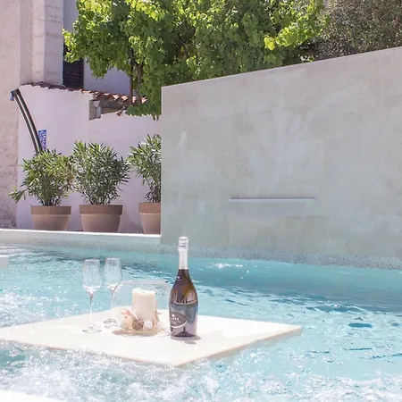 Charming Manuela With Wonderful Pool Near The Willa Banjole